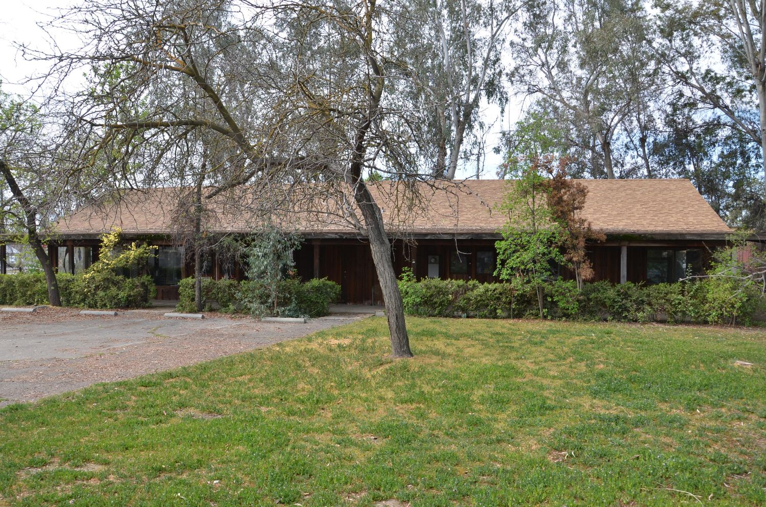 115 N Valley Oaks Dr, Visalia, CA 93292